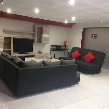 Spacieux Dans Le Vignoble